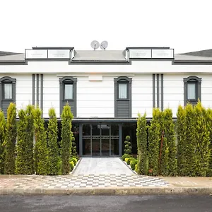 Hotel Gardenmode Airport